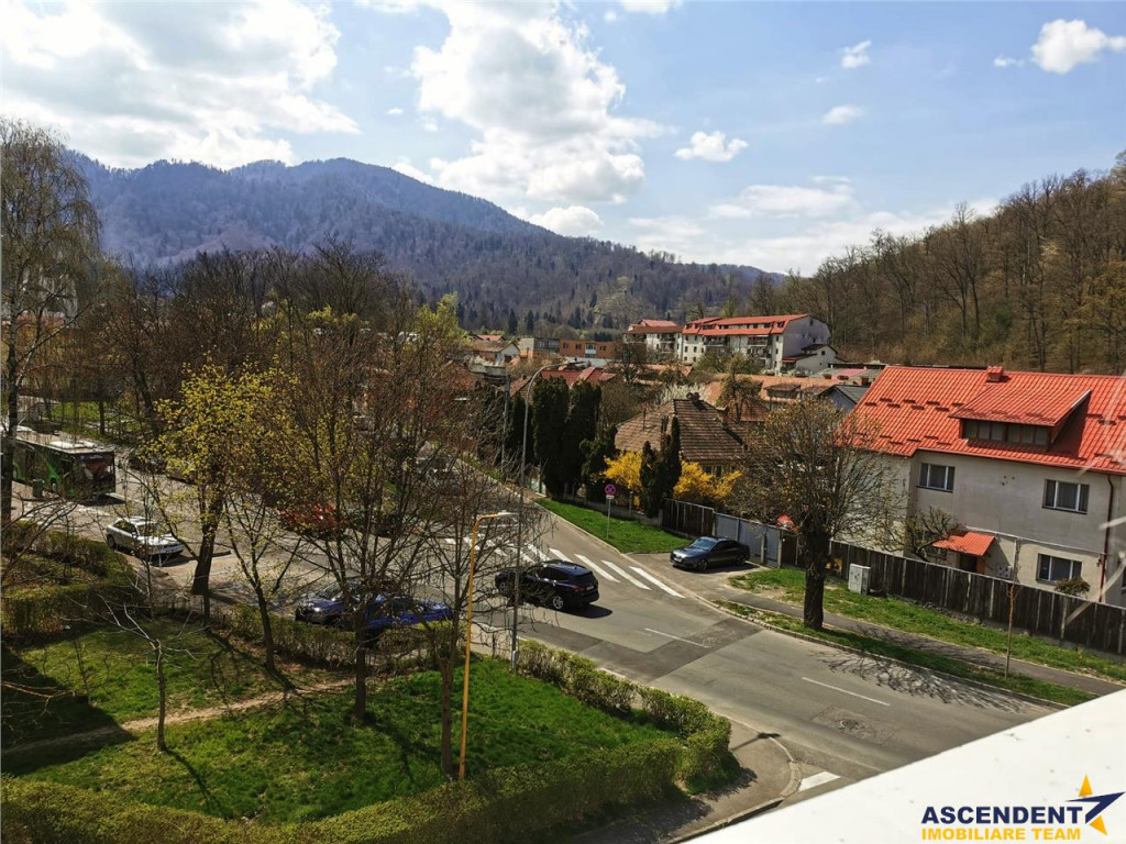 Garsoniera luminoasa cu bucatarie utilata si baie cu cada