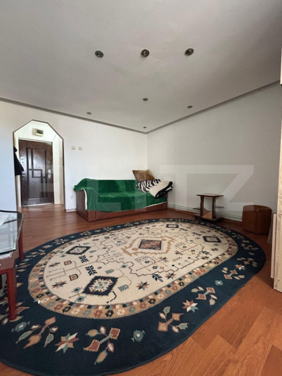 Garsonieră cochetă, complet mobilată, cu centrală propri