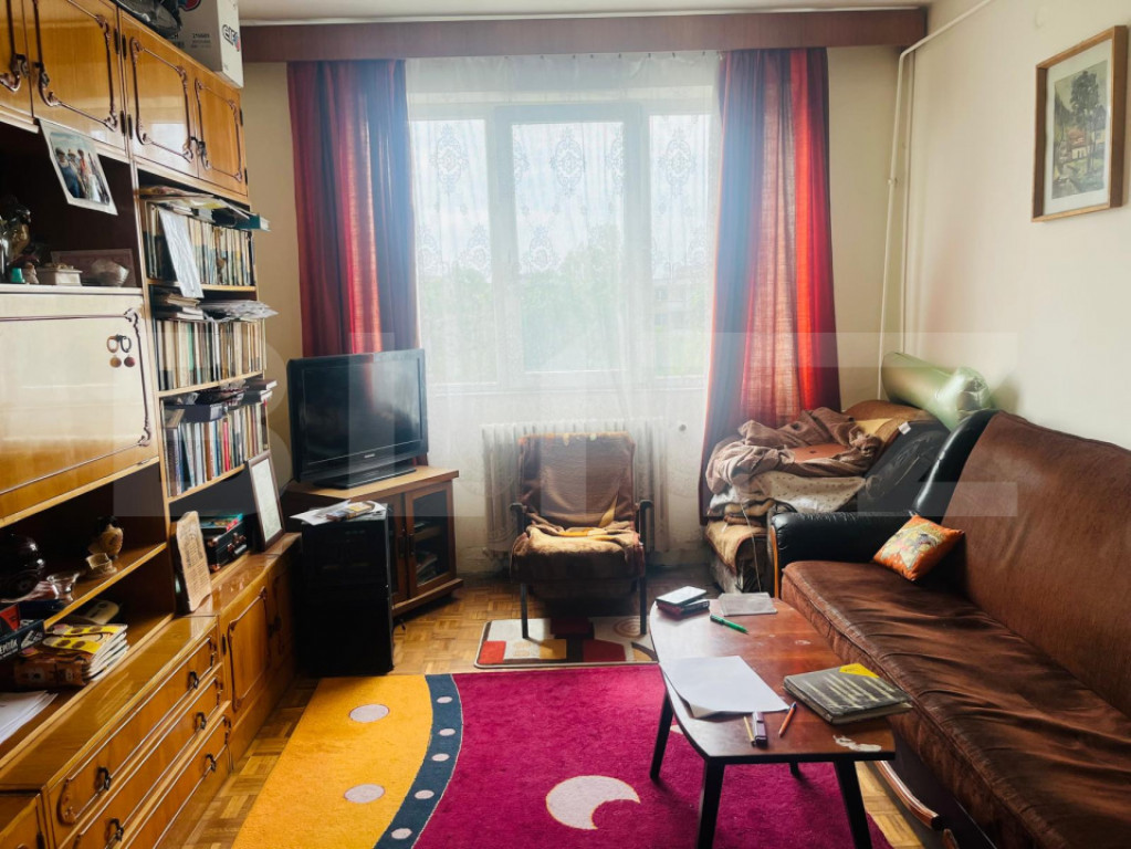 Apartament cu 3 camere, decomandat, zona - Bulevardul Dacia