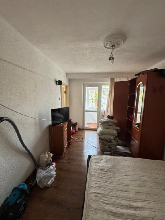 Garsoniera de vanzare, 28 mp, zona Craiovita - Materna