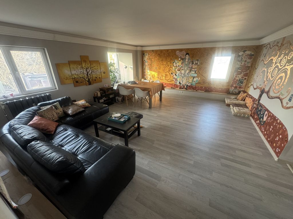 Apartament 4 camere transformat in 3 zona Capitol cu Cent...