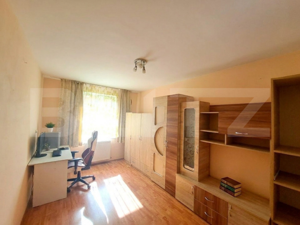 Apartament cu 3 camere, decomandat, 68 mp, etaj 1, parcare +