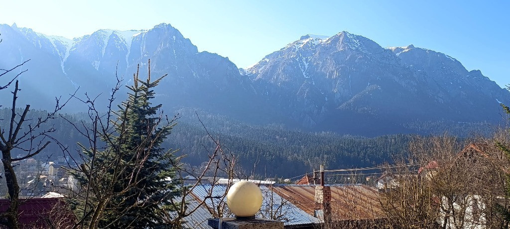 Casă cochetă cu panoramă de vis către munții Bucegi Colții morarului