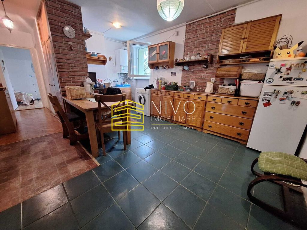 Apartament 3 camere – Tg. Mureș – Budai – Str. Vio...