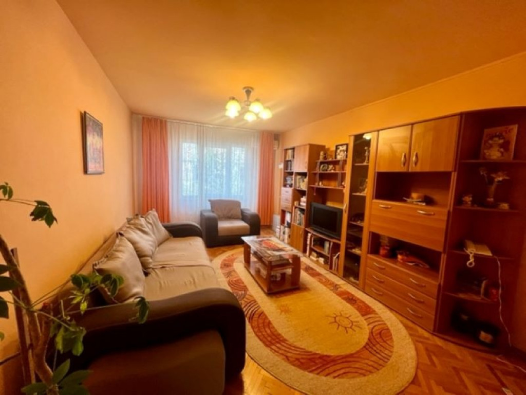 AA/880 De închiriat apartament cu 4 camere în Tg Mureș - Tudor