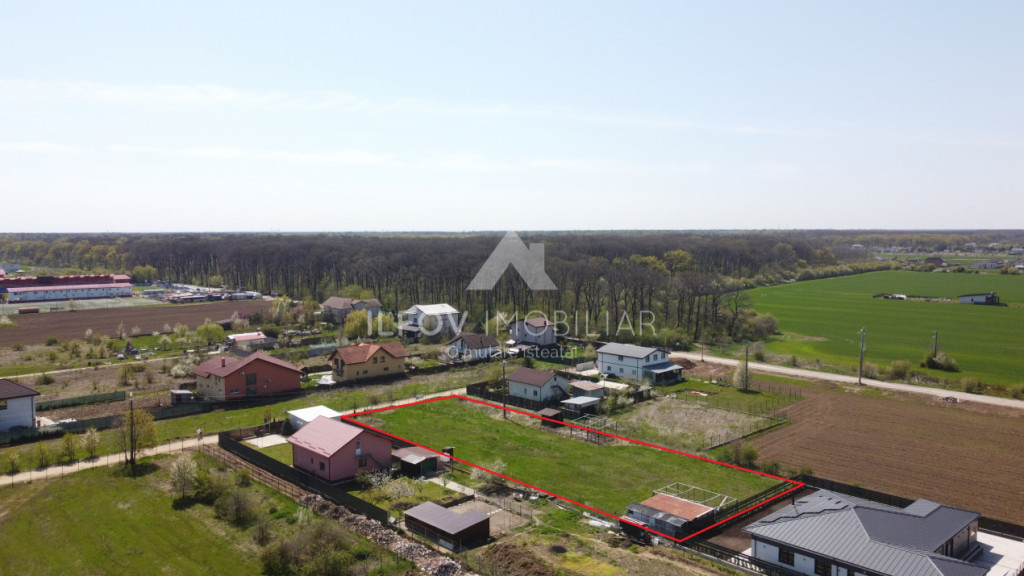 TEREN 2.500 MP, DESCHIDERE 30.66 ML, LÂNGĂ PĂDURE, POSIBI