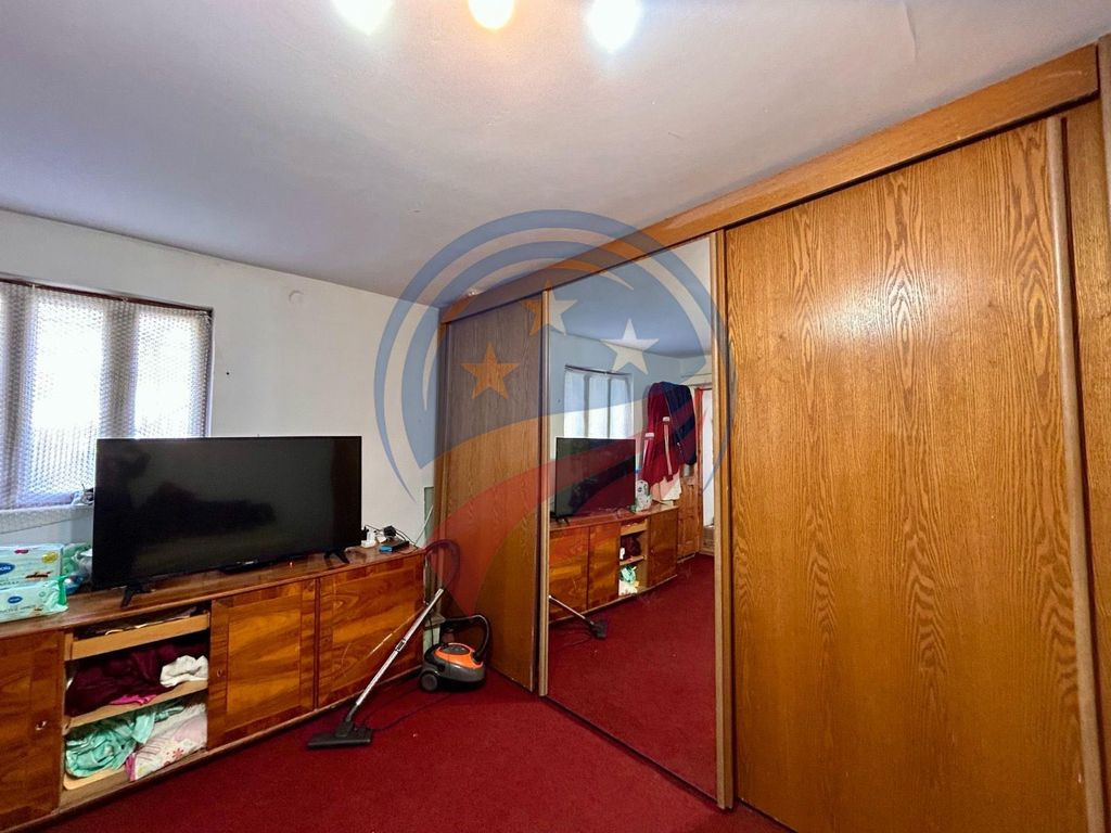 Apartament la casă, 2 camere + curte proprie, 85 mp – ...