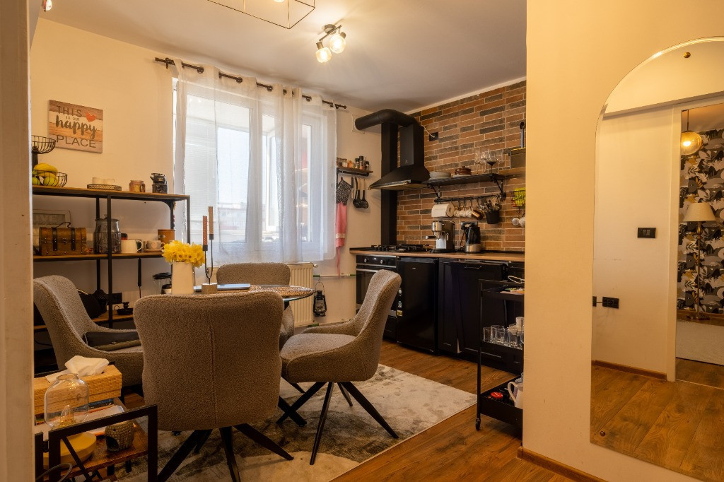 Apartament 2 cam modern cochet, la câțiva pași de Eroii Revoluției