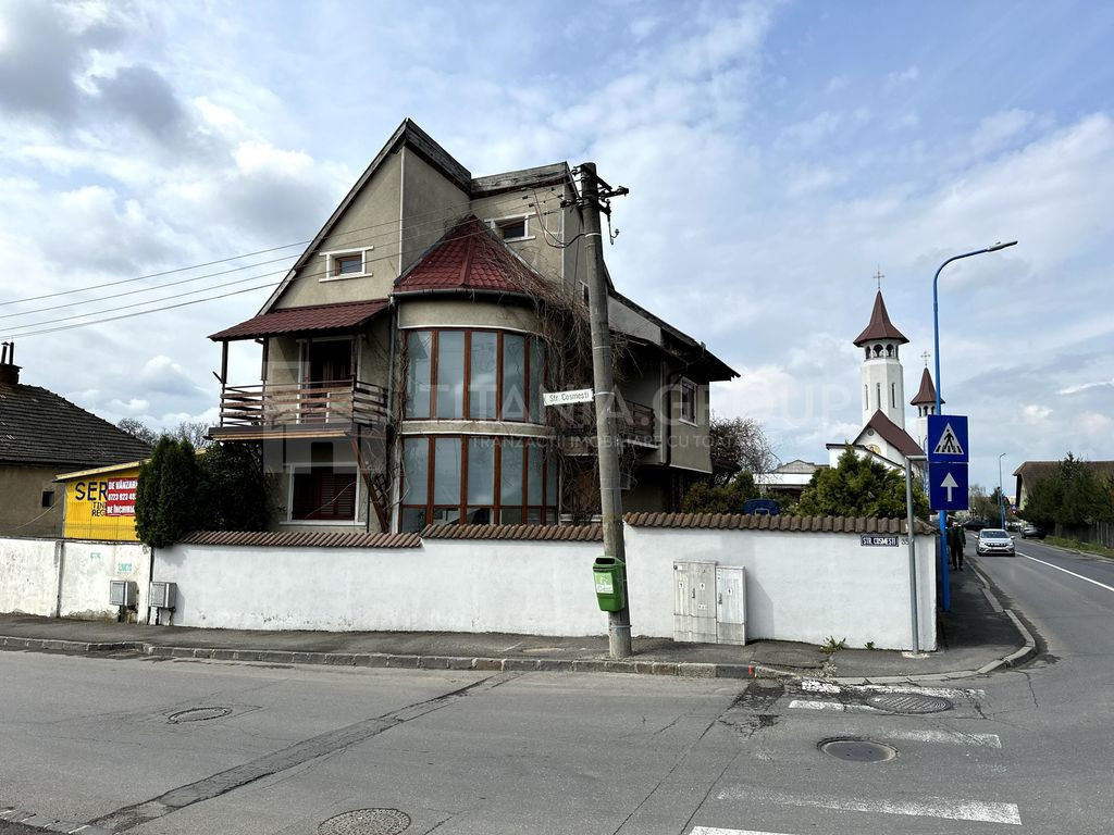 Casă individuală, cu garaj, teren 496 mp - zona Bartolomeu