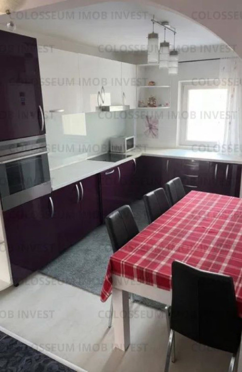 Apartament 4 camere, decomandat - zona Noua