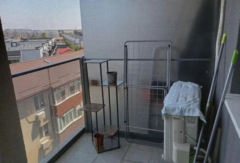 Dimitrie leonida etajul 1 fix la metrou