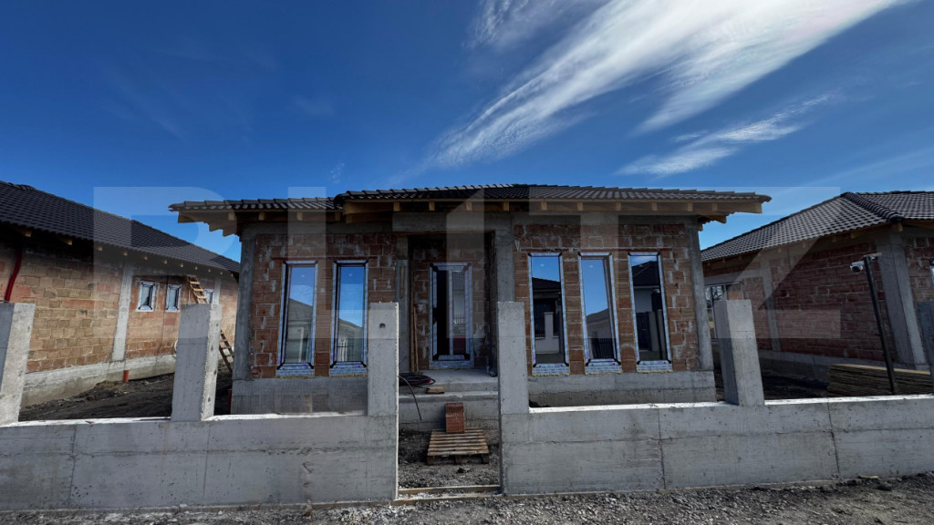 Casă pe un singur nivel, 4 camere, 96 mp, finisată la chei