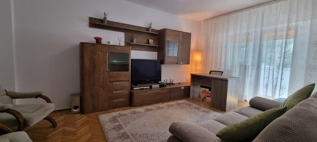 Închiriez apartament 2 camere ultracentral