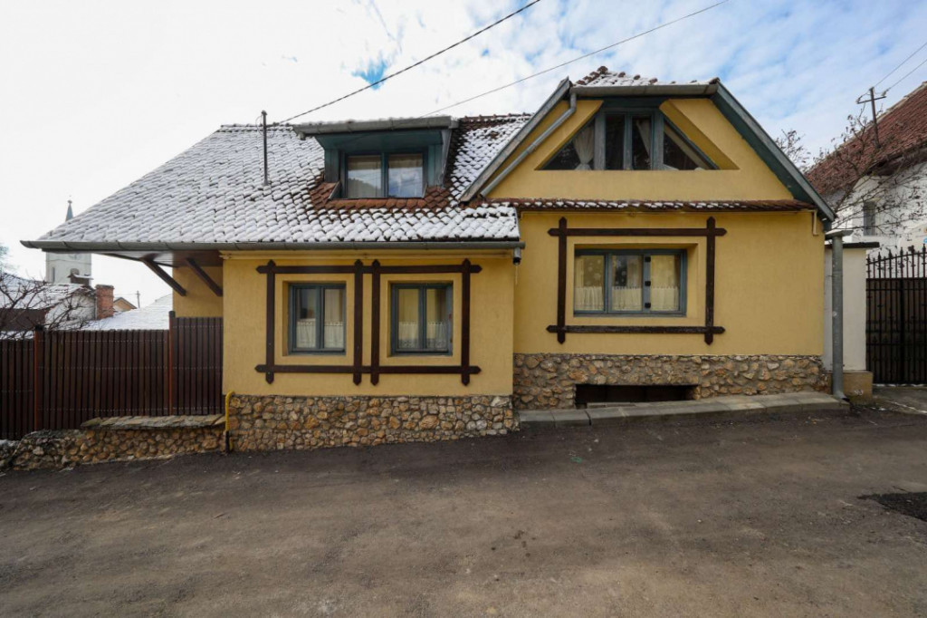 Casă deosebită cu 5 camere în Râșnov