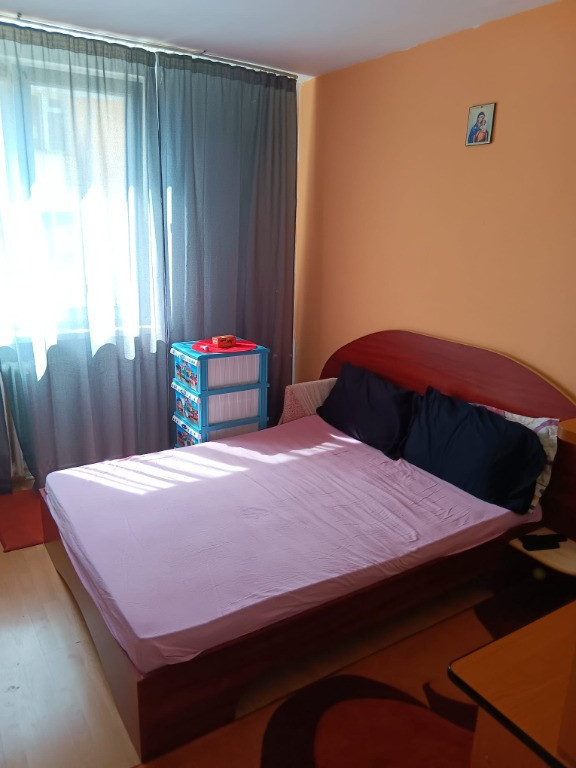 Apartament 3 camere decomandat,2bai,balcon 7m lungime. Romanului