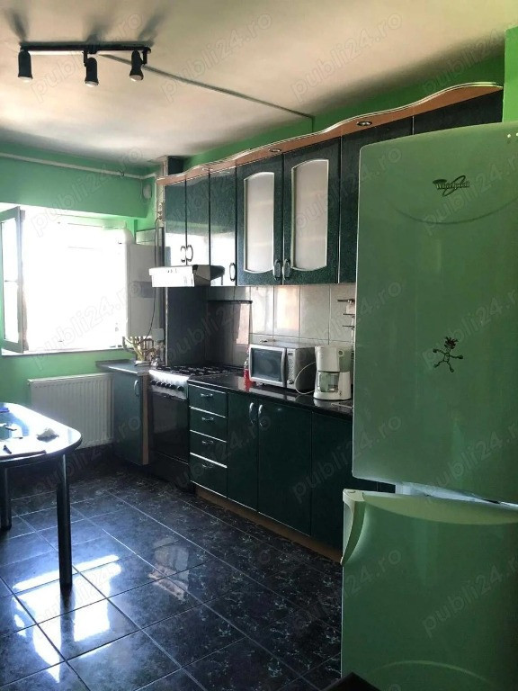 Vand apartament 4 camere Arad