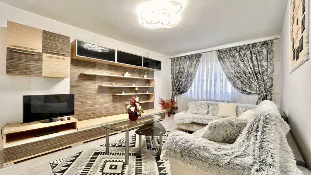 Apartament cu 3 camere , 73 mp util și loc de parcare