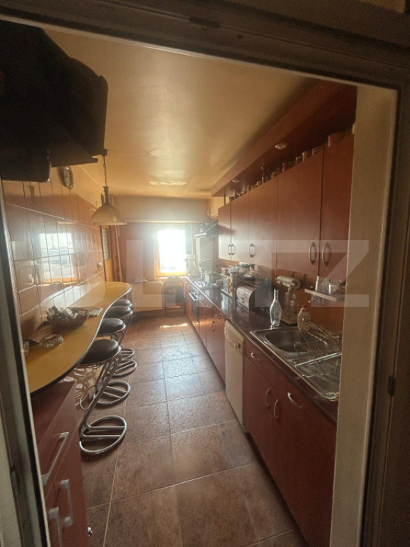 Apartament 4 camere, 84 mp, toate utilitatile, etaj 8/8, zon