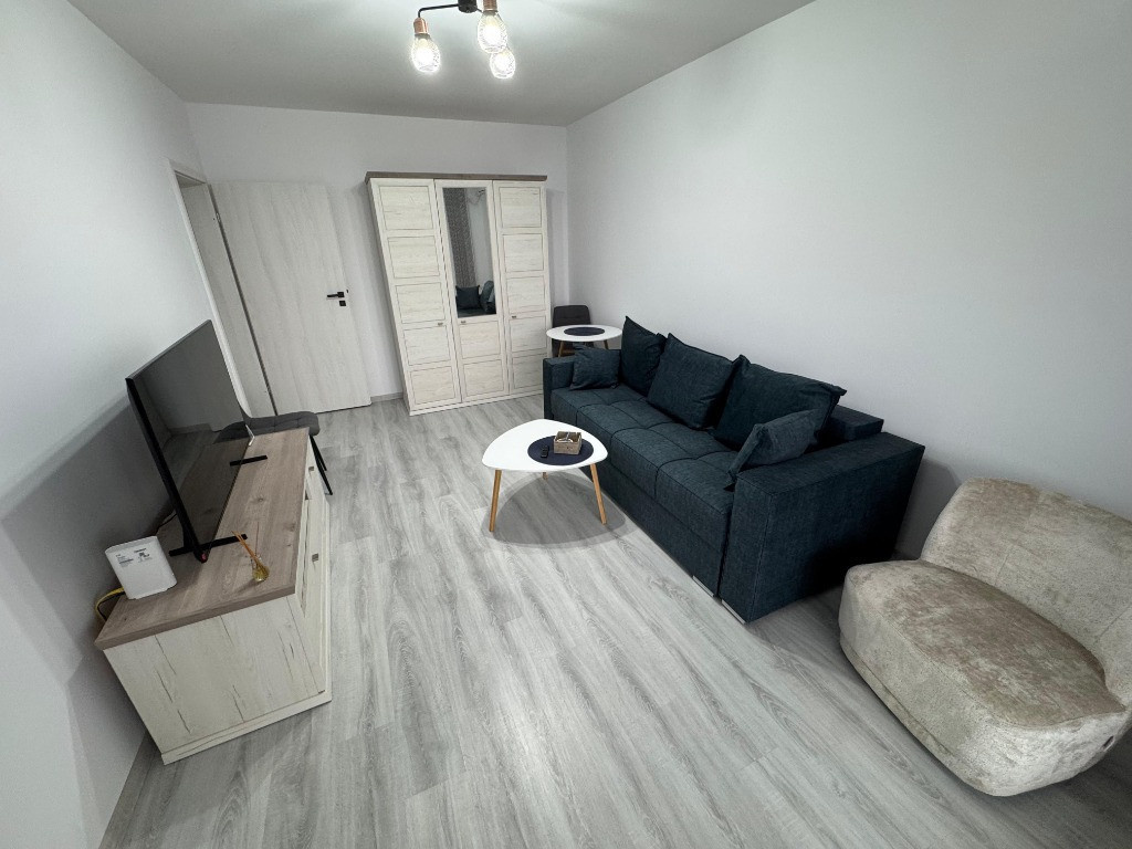 Proprietar inchiriez garsoniera, 40 m2, Titan