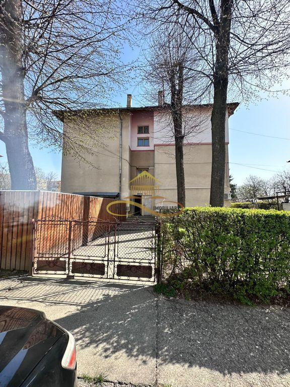 De vanzare apartament 2 camere decomandate Buhusi Bacau