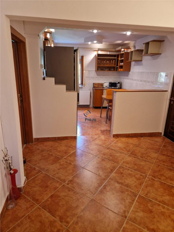 Dambovita 3 camere Decomandat etaj 4