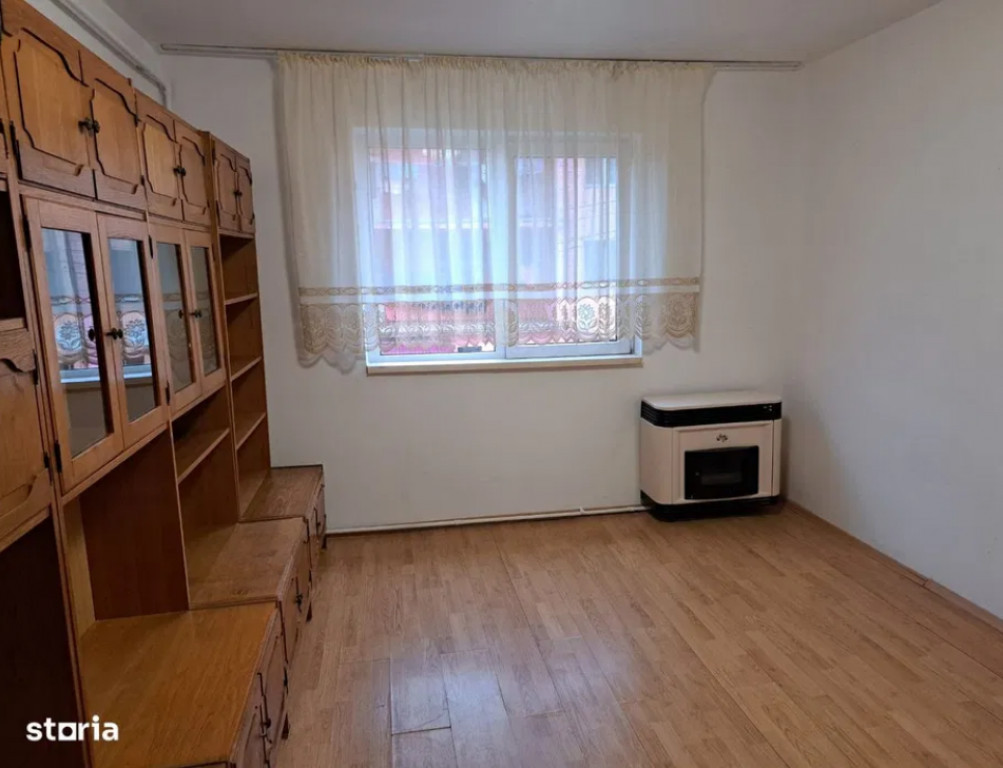 Garsoniera decomandata - zona Ghimbav