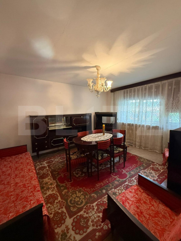 Apartament cu 3 camere, etajul 1, decomanat