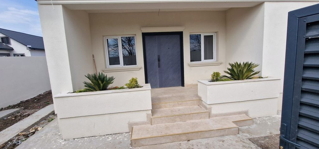 Casa parter plus mansarda zona Primarie-Biserica veche.