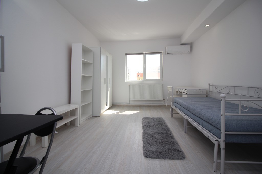 Titan - Câmpia LIbertății, 3 camere decomandat, etaj 1