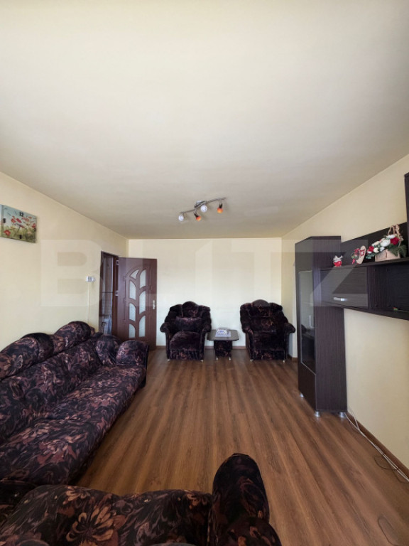 Apartament cu 3 camere, 55 mp, zona Micro III