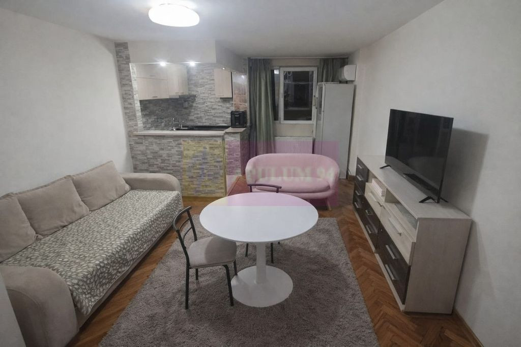 Garsonieră Titan, an 1974, metrou, 32 mp, anvelopat