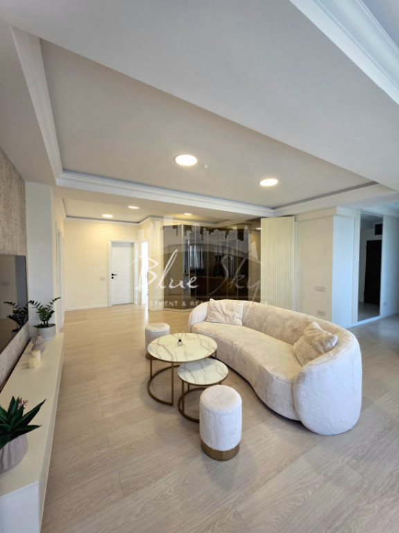 Apartament premium 3 camere – poziție excelentă la intra