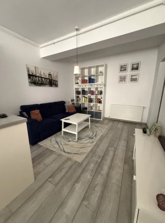 Apartament 3 camere, decomandat - zona Tractorul