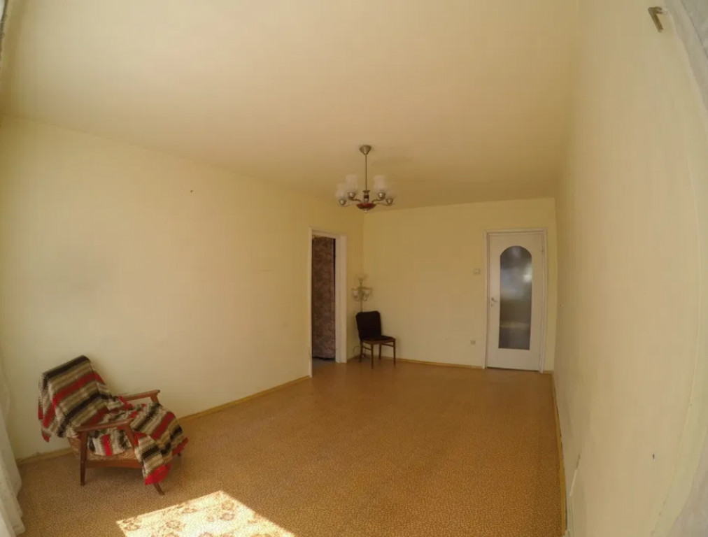 Apartament 3 camere, semidecomandat - zona Grivitei