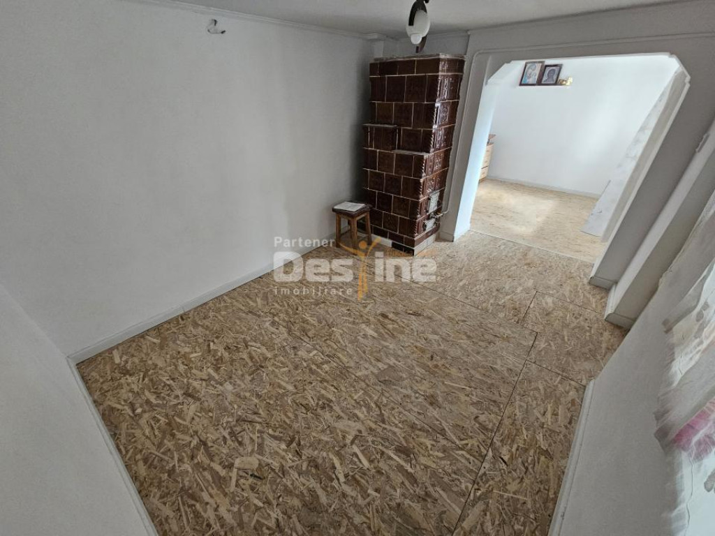 Casă individuală 2 camere - 250 mp teren - Bârlad