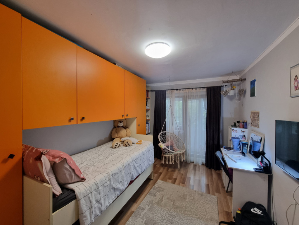 Arena Mall- 22 Decembrie- 3 camere decomandate la etajul 1,