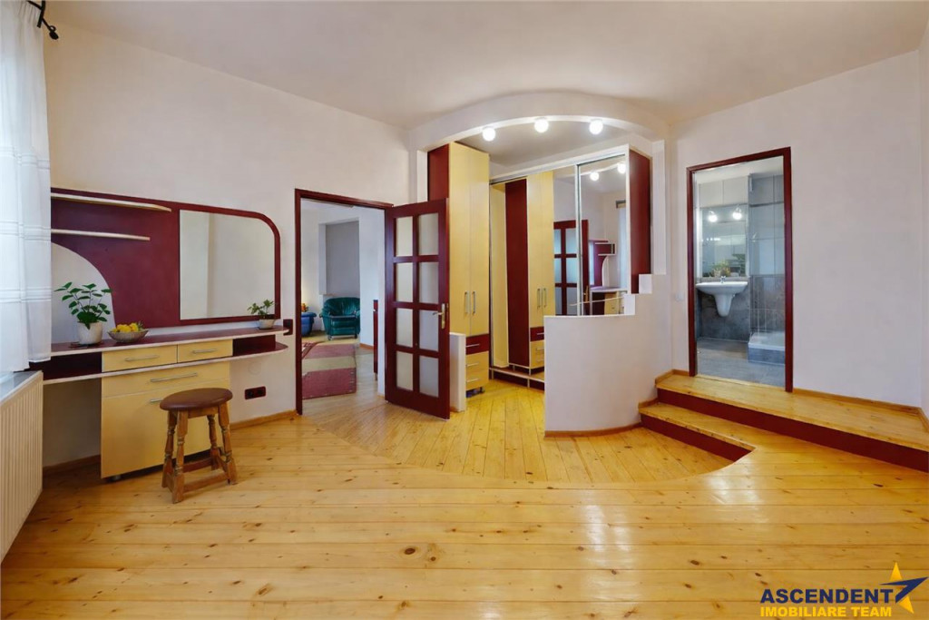 Volum arhitectural remarcabil:Rezidential Sediu firma,Clini