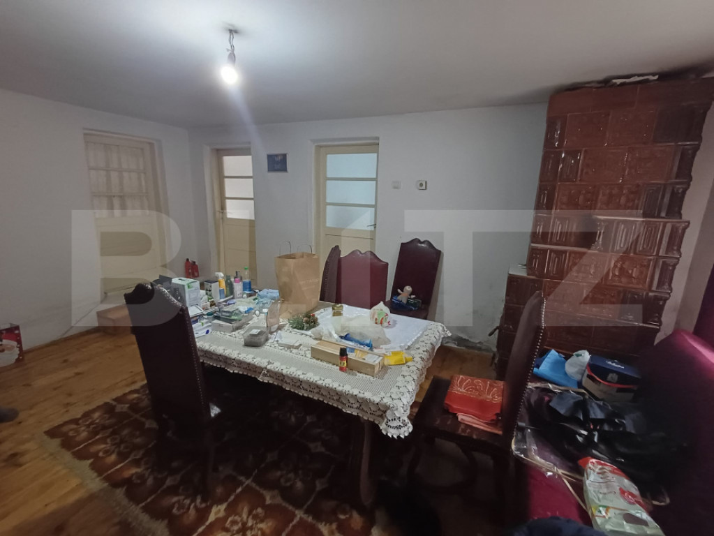 Casa de vanzare, la strada principala, zona ARCANI