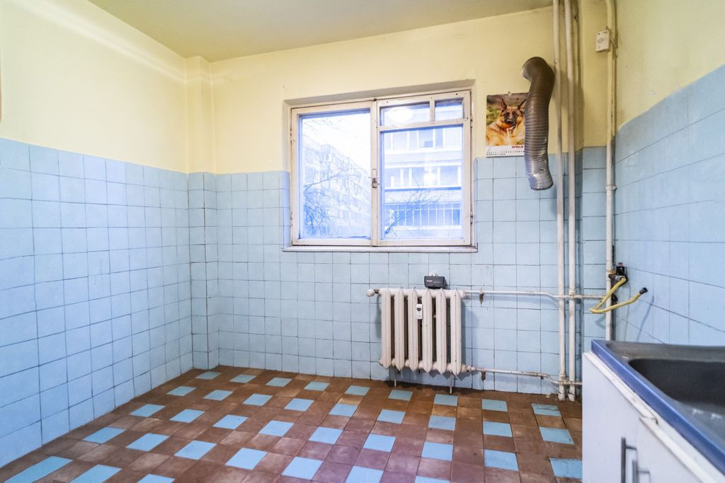 Ghencea - Drumetului, 3 camere, an c-tie 1980, et. 4/10, ...