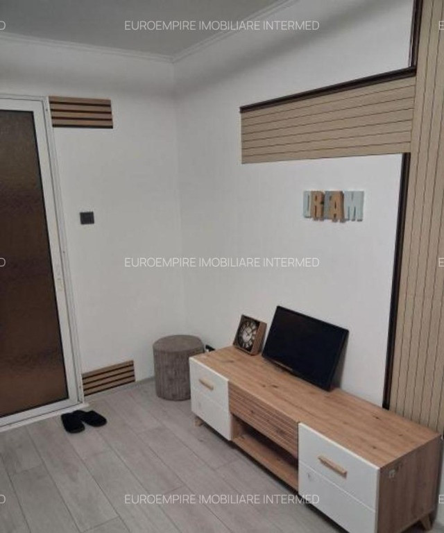 Garsoniera de vanzare zona Poarta 6