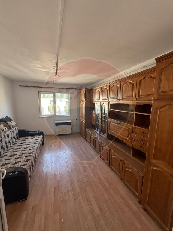 Garsoniera modesta de inchiriat strada Electrolizei