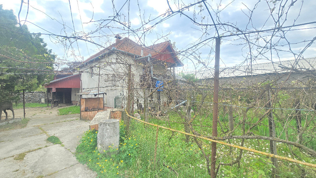 Vand casa in Deva, P+E + Garaj dublu separat cu intrare directa