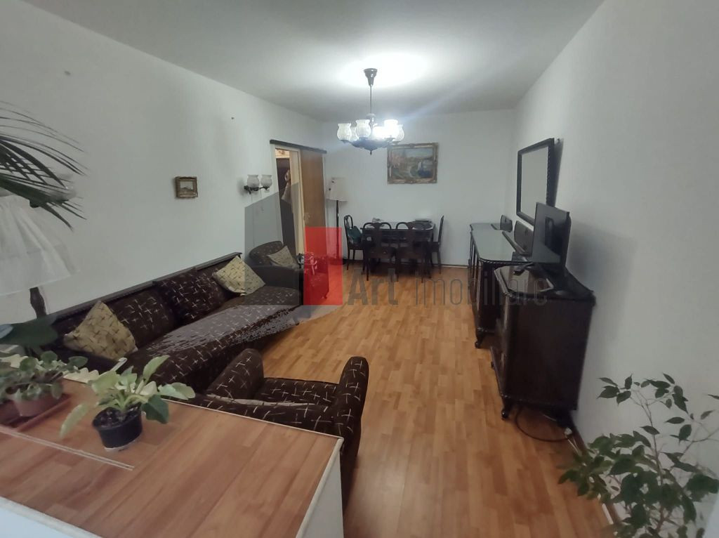 Vânzare apartament 3 camere Bd. Obregia - Pța Străduin...