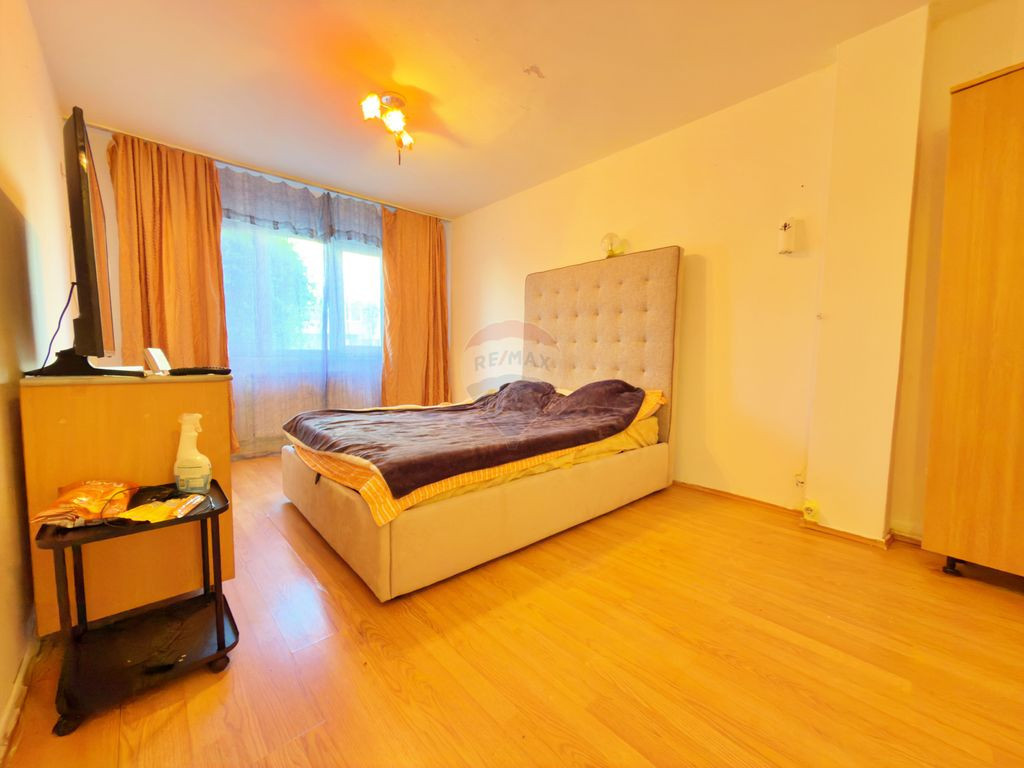 Apartament decomandat cu 2 camere de vânzare / Aurel Vla...