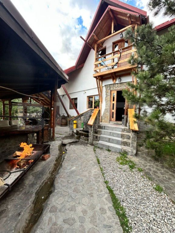 Pensiune, 2 corpuri, ciubar, restaurant si microferma, 600 m