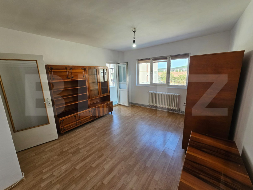 Garsonieră decomandată 31 mp, etaj 2, Cugir – spațioas?