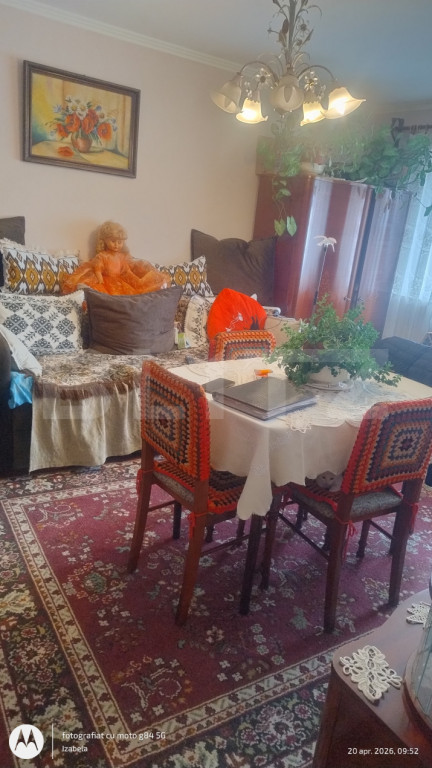 Apartament cu 2 camere, decomandat de vânzare – Zona UM