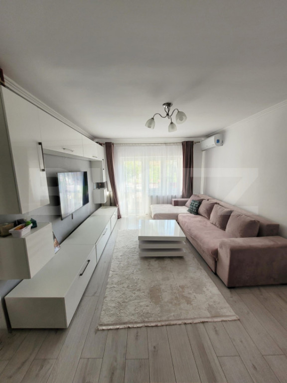 Apartament 3 camere, complet renovat, etaj 2, – zonă cen