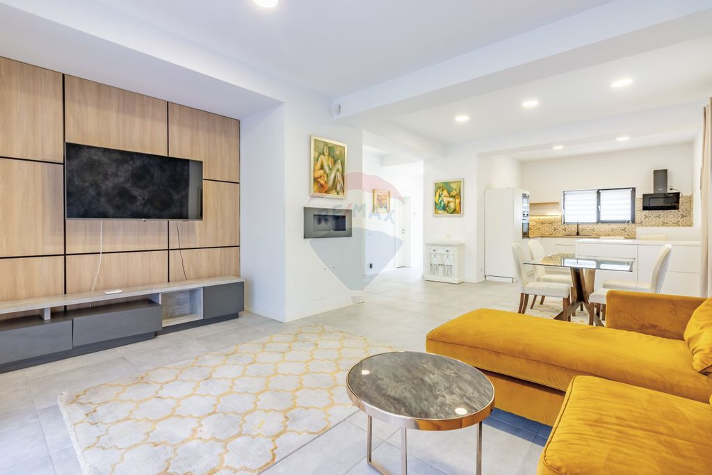 Casă / Vilă cu 5 camere de vanzare, Laguna Albastra, st...