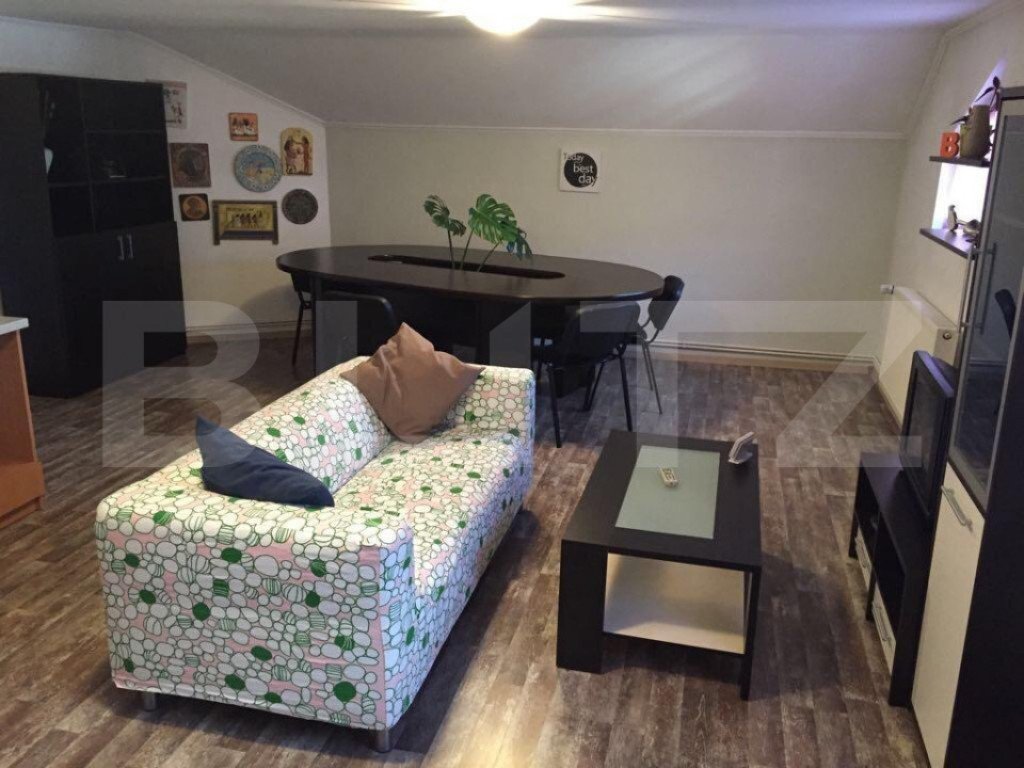 Apartament modern, 3 camere, 120 mp, curte proprie, loc de p